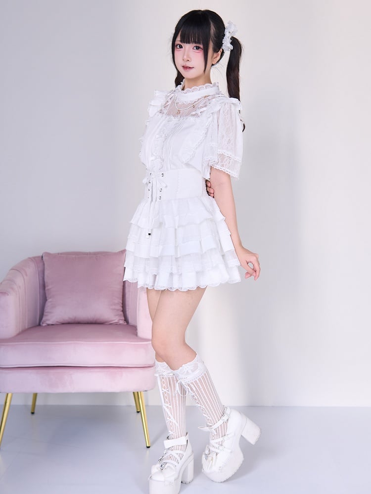 Ärmel Jirai Kei Weiße kurze Bluse mit überkreuztem Illusionsausschnitt und Perlenketten