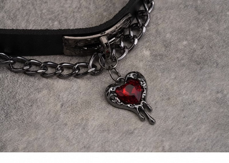 Roter Strass Herzförmiger Choker PU Anhänger Schwarz