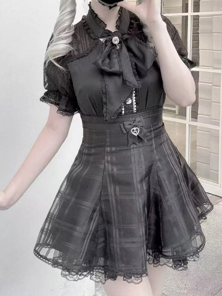 Chiffonbluse mit schwarzem Kei Jirai-Bogen und selbstbindender Spitze im Stoffstil