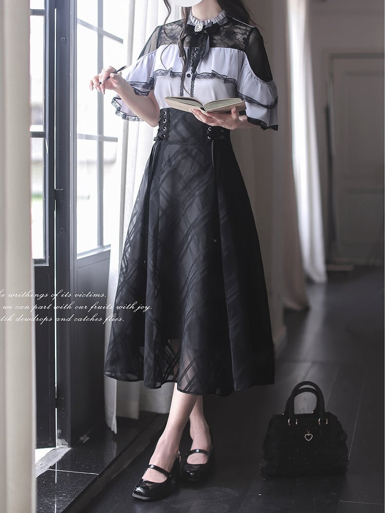 with Contrast Trim Jirai Kei Black Illusion Neckline and Purple Lace Cape Design Top