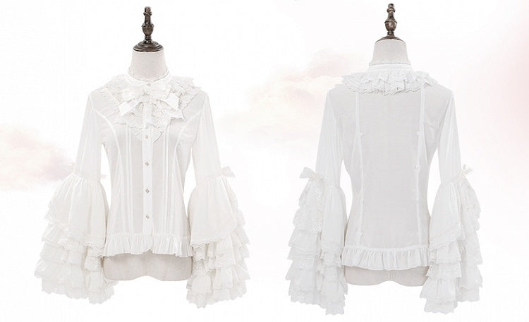 Weiße Chiffonbluse mit langen Lagen und Glockenärmeln