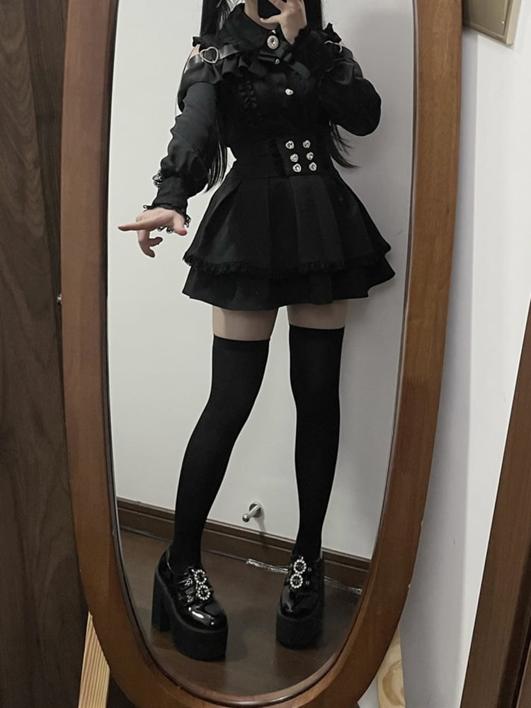 ブラックのスイートハートボタン留めカットアウトジライケイトップス(蝶ネクタイ付き)