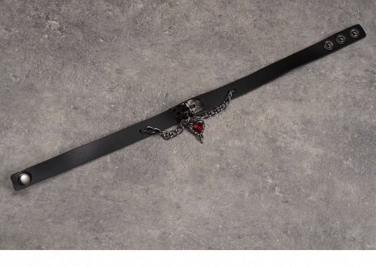 Roter Strass Herzförmiger Choker PU Anhänger Schwarz