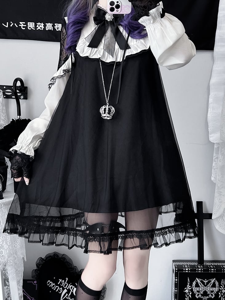 Jirai Kei – Schwarzes, langärmliges Kleid mit Spitzenaufnähern an den Schultern und Netzstoffüberzug