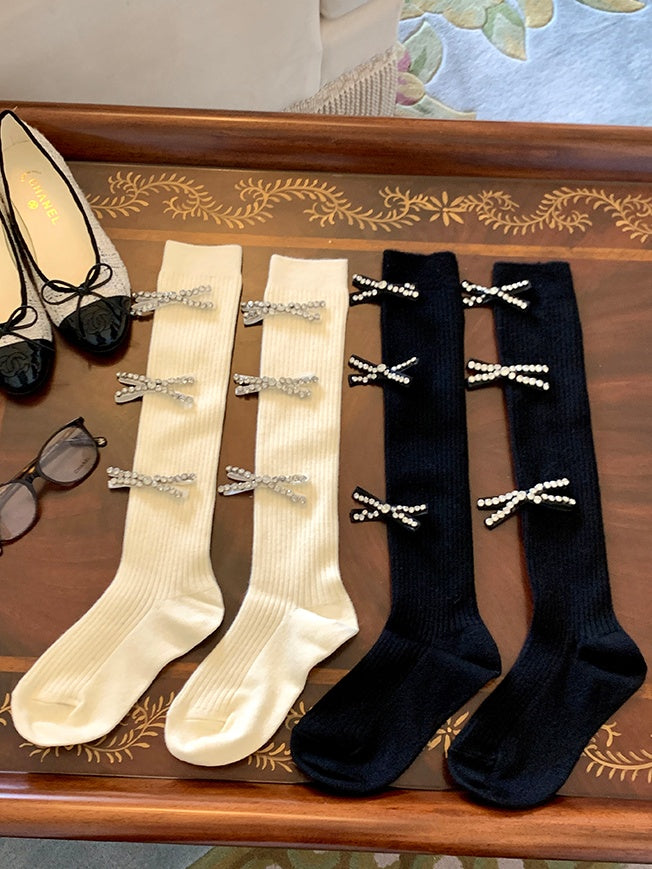 Schwarz/Milchweiße Wadensocken mit Strass-Schleife