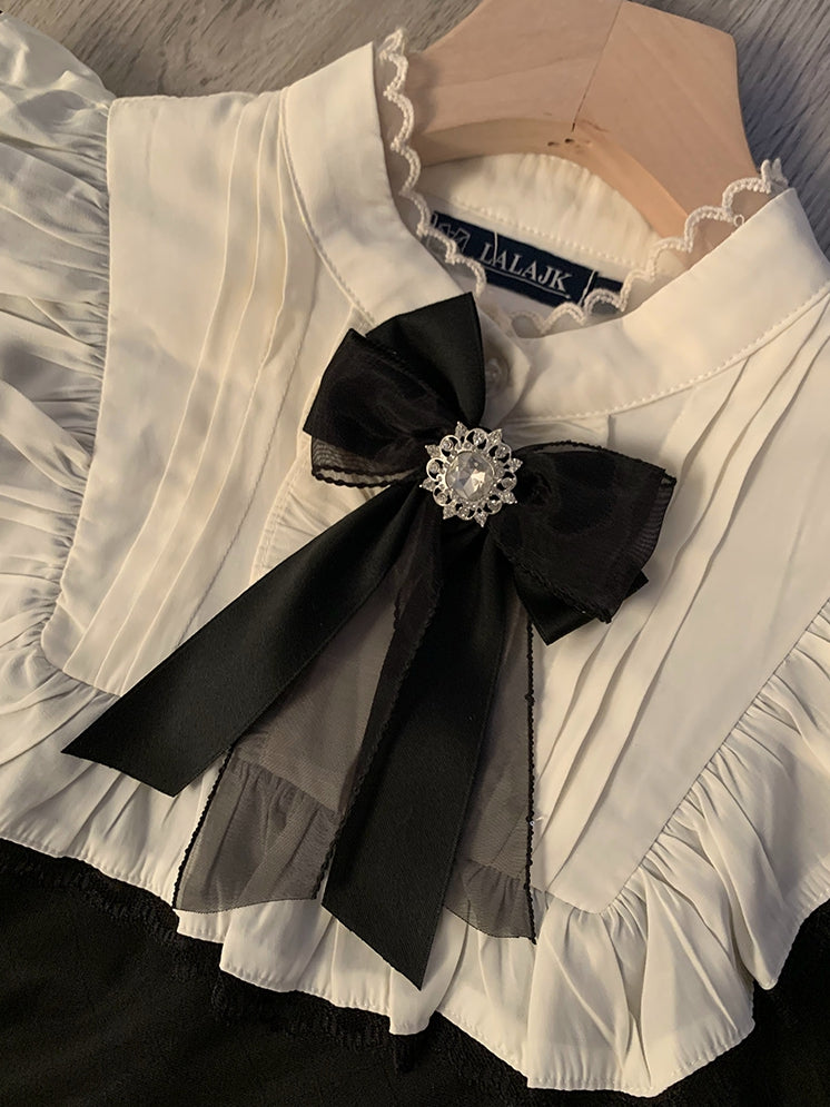 Jirai Kei – Schwarzes, langärmliges Kleid mit Spitzenaufnähern an den Schultern und Netzstoffüberzug