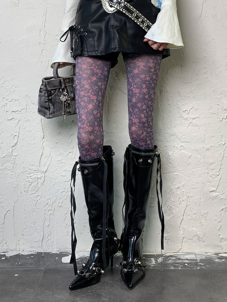 Lila Strumpfhose mit Blumenmuster im Y2K-Stil