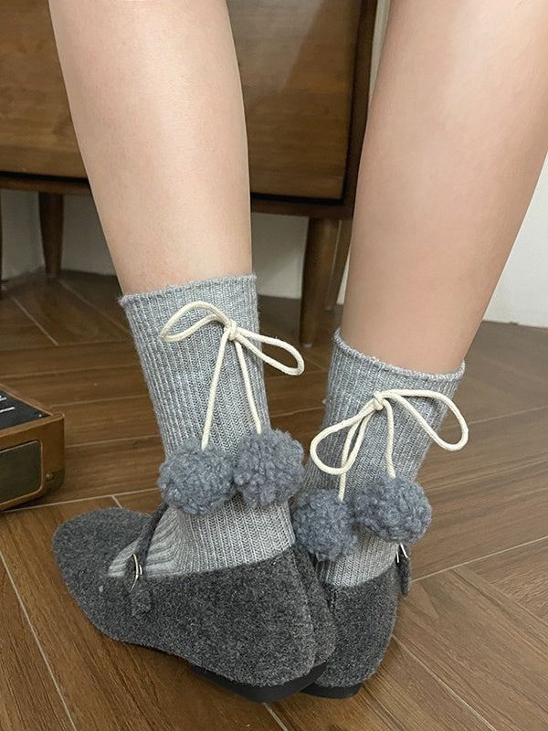 Chaussettes mollet blanches à pompons