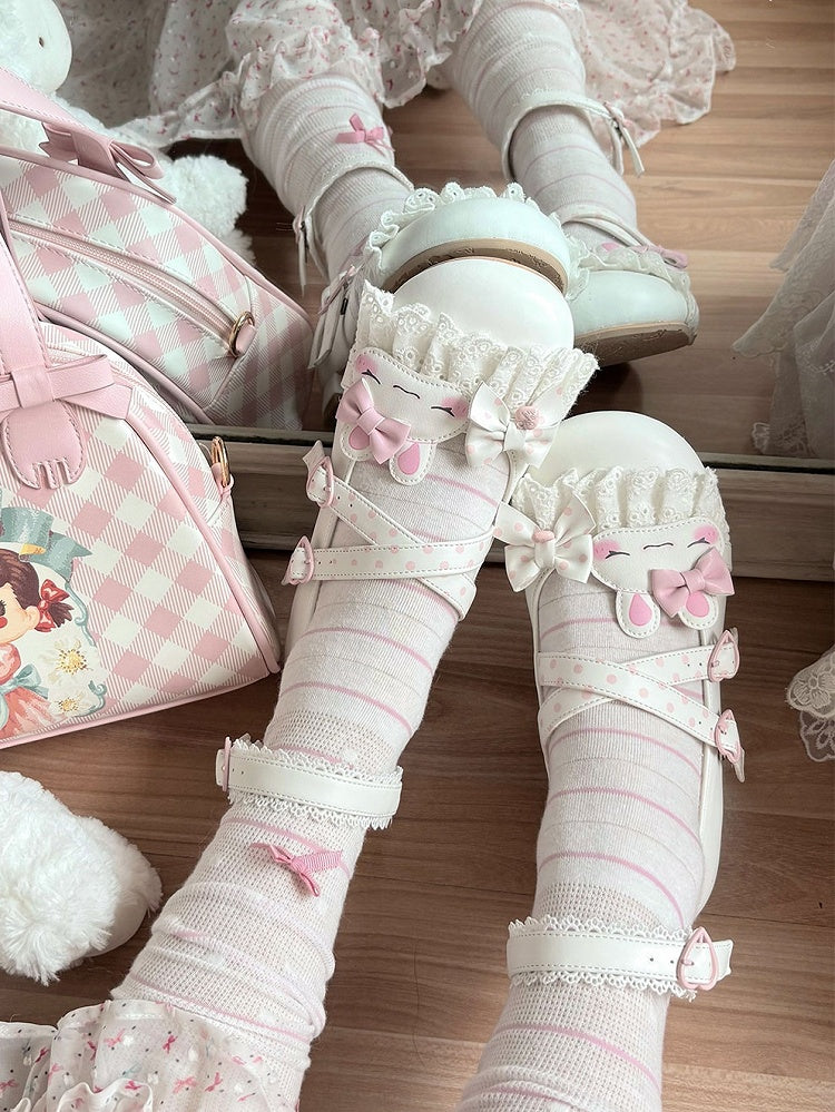 Designdetails: Muster, kreuz und quer, Spitzenapplikation, Schuhbesatz, süßer Lolita-Schleifen-Hasen mit weißen Punkten