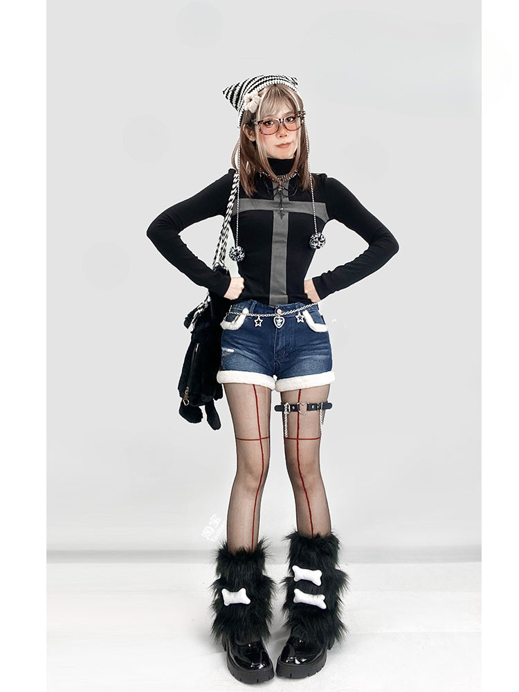 Dunkelblaue Jeansshorts mit weißem Plüschbesatz