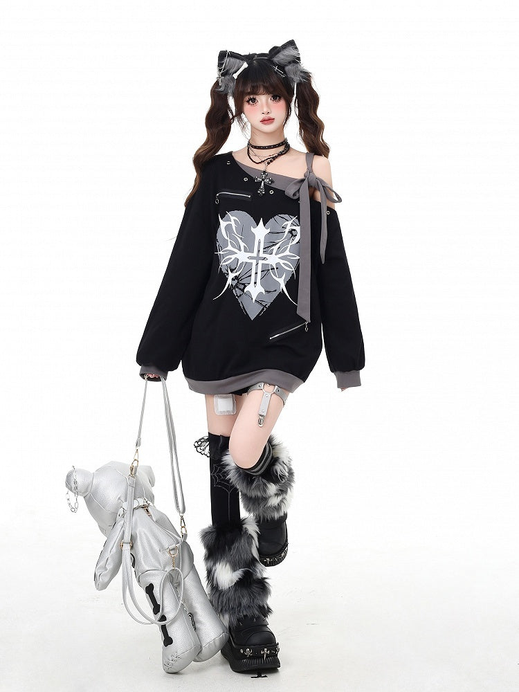 Schwarzes Sweatshirt mit asymmetrischem Ausschnitt, selbstbindenden Trägern und Herz- und Kreuz-Print