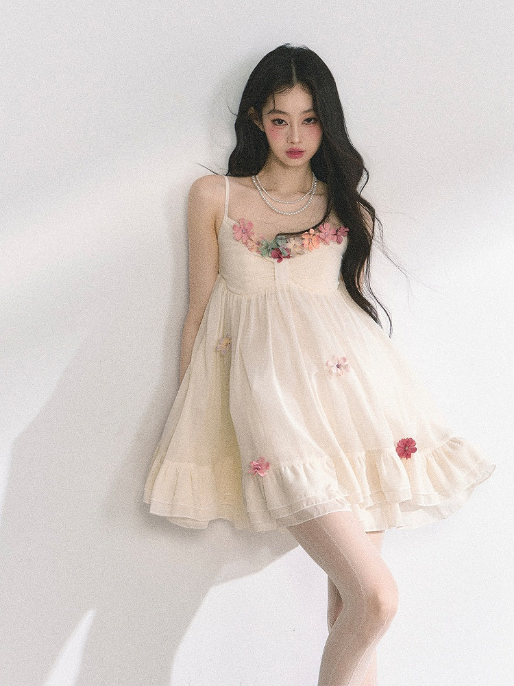 Empire-Taille, floraler Ausschnitt, gestufter Rüschensaum, Urlaubs-Camisole-Kleid, Aprikose, verziert