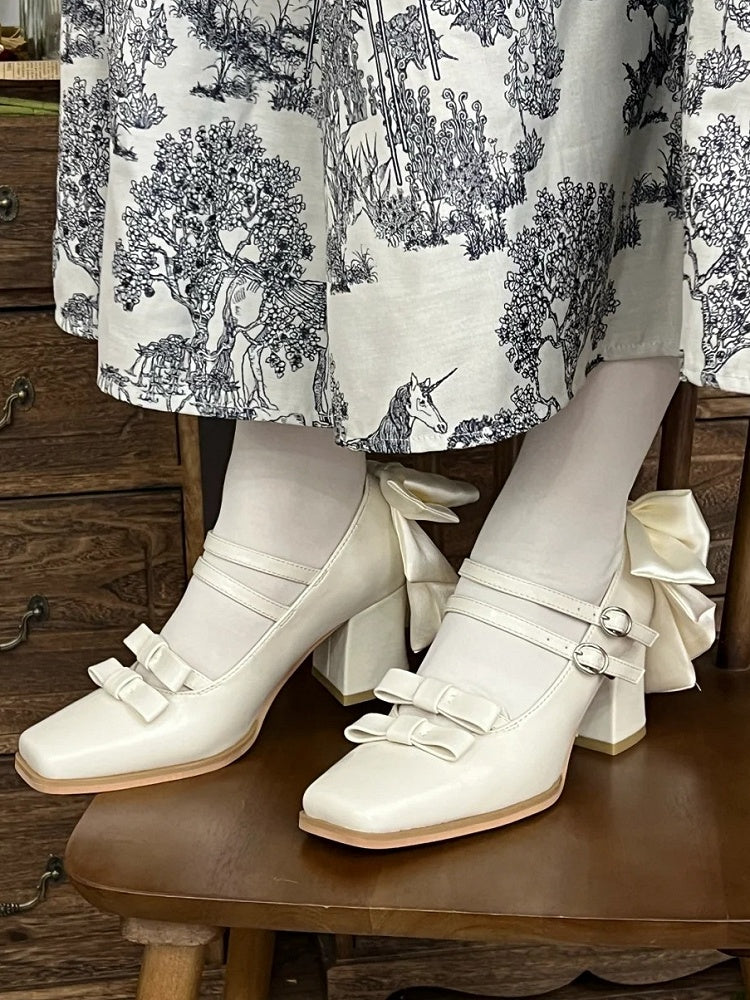 Schuhe mit Schleife, weißer Zehenpartie, zwei Akzente, quadratischer Block – elegante High Heel-Schnallen