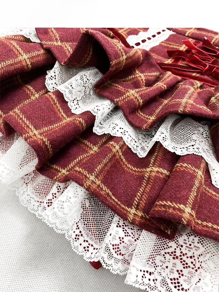 Roter Stufenrock mit Spitzenbesatz und Patchwork-Design im Karomuster