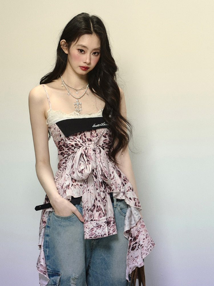 Glamouröses Cami-Top mit asymmetrischem Saum und selbstbindendem Riemen vorne in Rosa