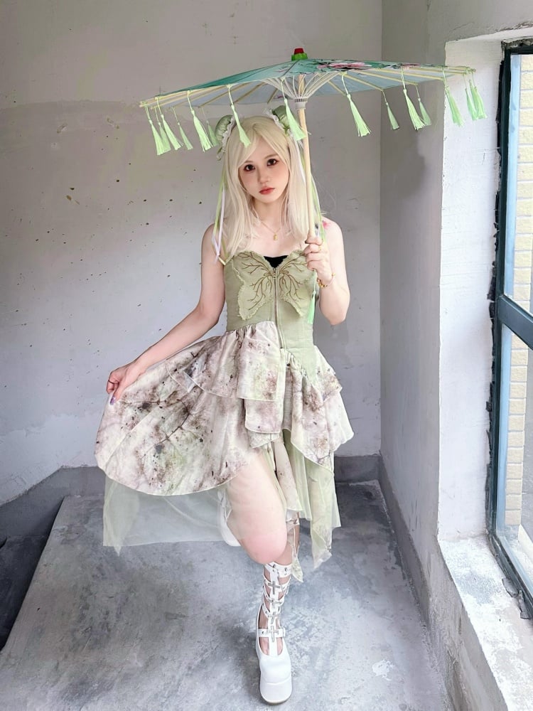 Grünes Kleid mit Schmetterlingsmieder und Fairycore-Taschentuchsaum