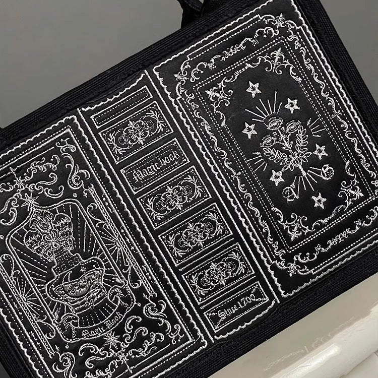 Sac à main brodé avec livre de magie noire