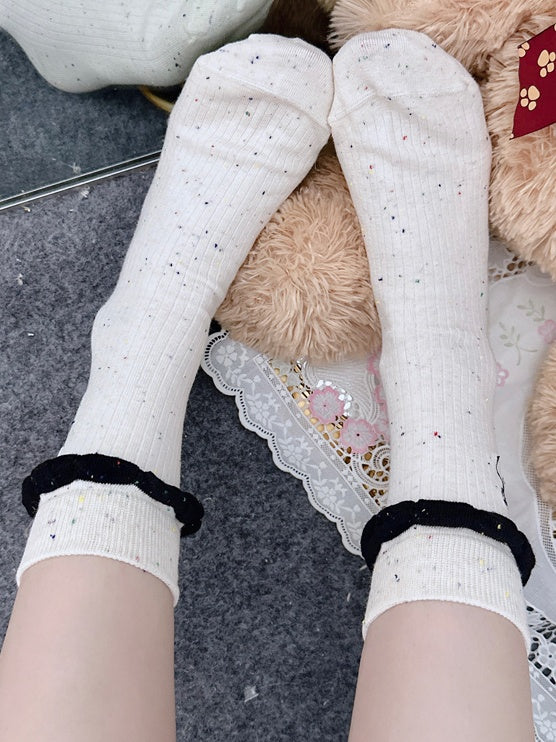 Schwarze süße Wadensocken mit Schleifenstickerei und Rüschenbündchen