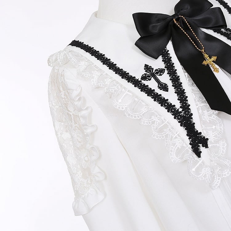 Chemise blanche Jirai Kei à col plat pointu et épaules en dentelle style mines terrestres