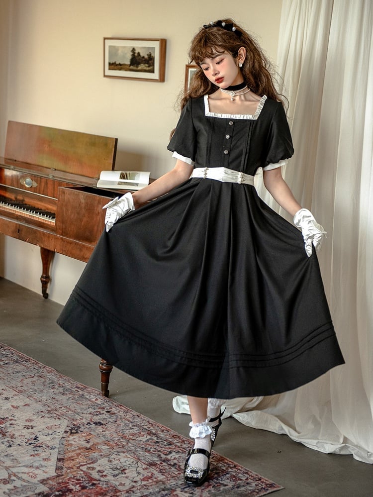 Schwarzes Puffkleid mit elegantem Ausschnitt und Ärmeln