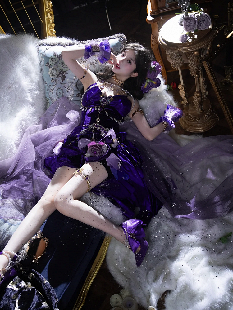 Robe de soirée sirène fendue en velours violet à volants en cascade et dos nu
