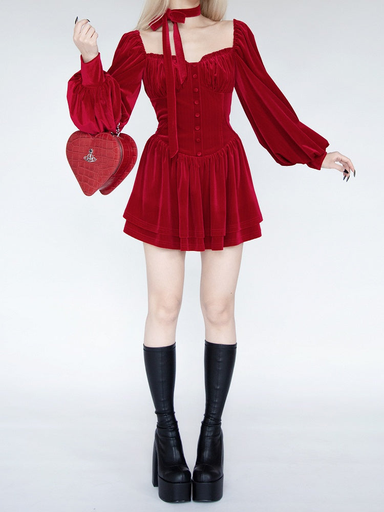 Glamouröses Minikleid aus rotem Samt mit Ballonärmeln und Stufenrock und selbstbindendem Schal