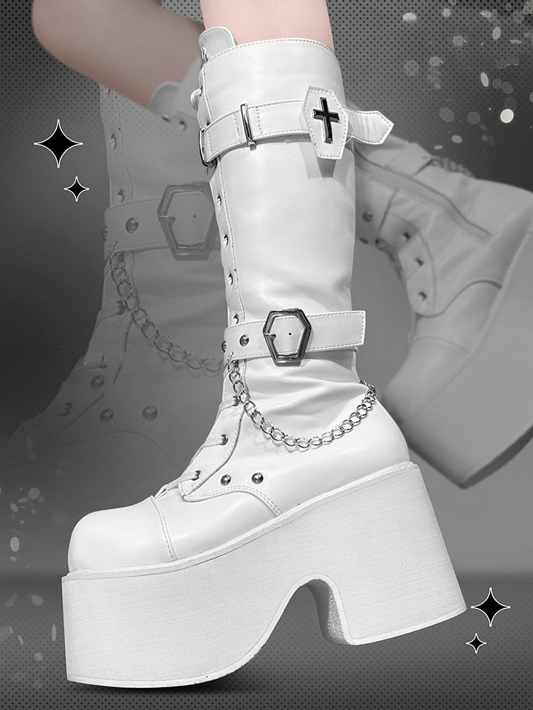 Weiße Gothic Lolita Plateaustiefel mit Sargschnallenriemen und Kreuzdekor