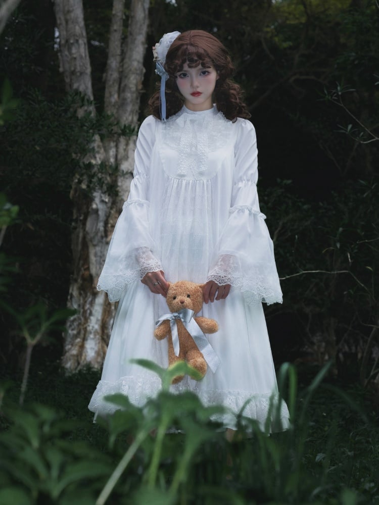 Komplett weißes Shiro Lolita-Kleid mit Trompetenärmeln und Spitzenbesatz