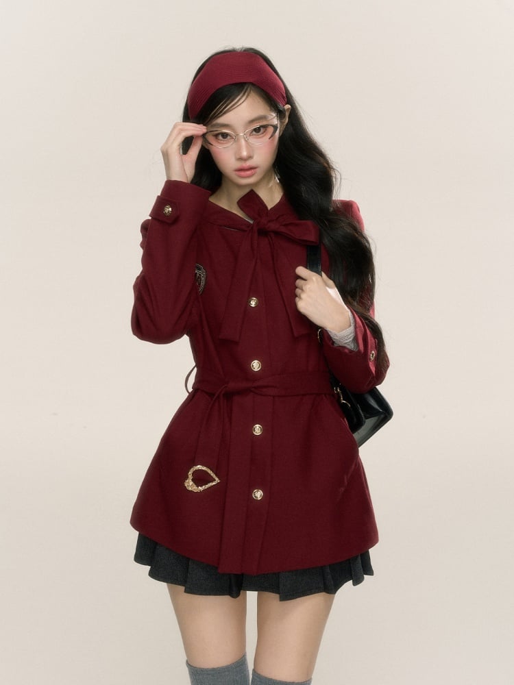 Roter Blazer zum Binden mit Trägern und Taillengürtel