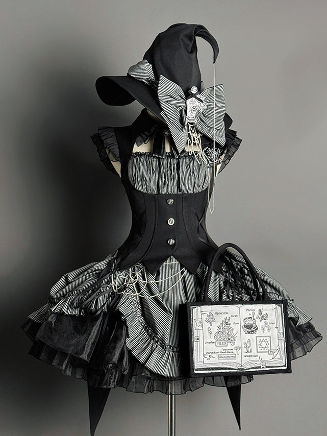 Sac à main brodé avec livre de magie noire