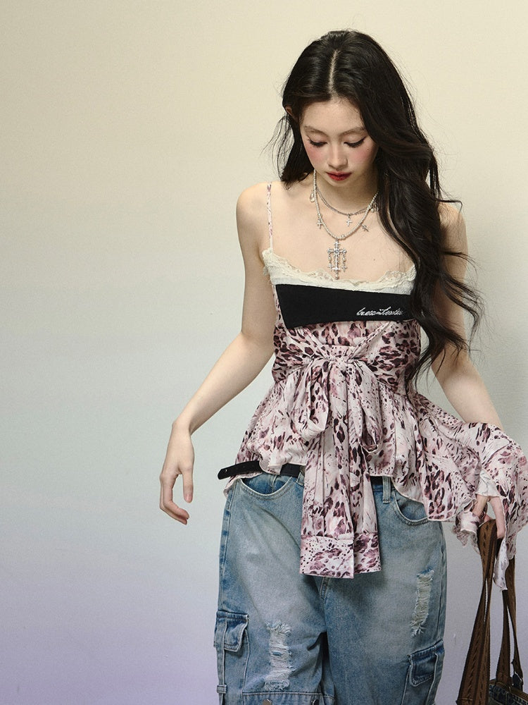 Glamouröses Cami-Top mit asymmetrischem Saum und selbstbindendem Riemen vorne in Rosa