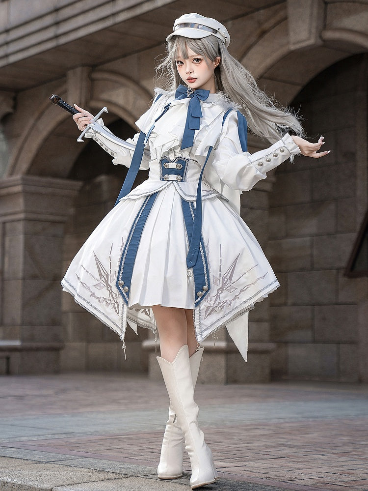 Weißes und blaues Militär-Lolita-Outfit, langärmliges Oberteil, hoch taillierter Rock