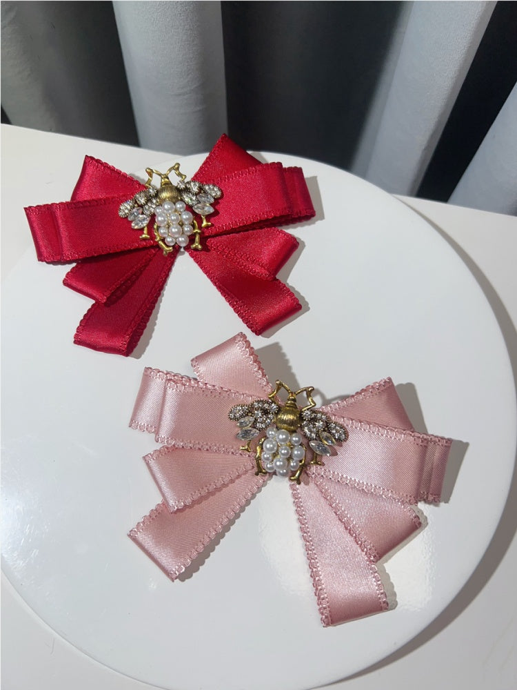 ラインストーンとビーズ付き蜂の蝶ネクタイ