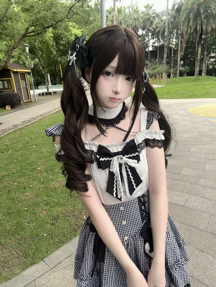 High-Waist Black Cutout Cross with Top Jirai / Plaid Kei Alt-Moe Halter Skirt Shoulder