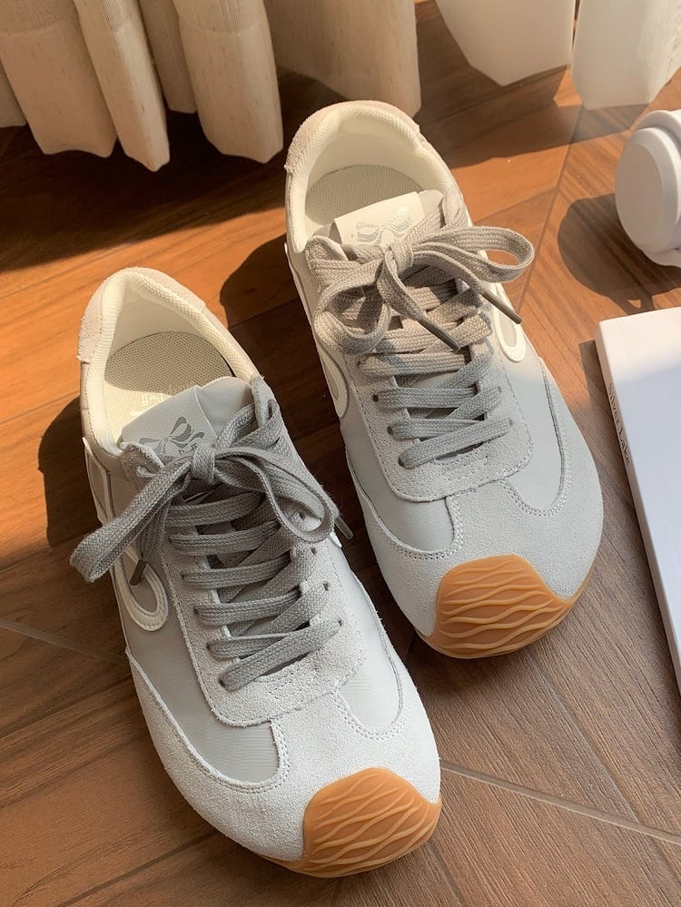 Schnürschuhe mit Schnürung vorne, graues Design, Schleife