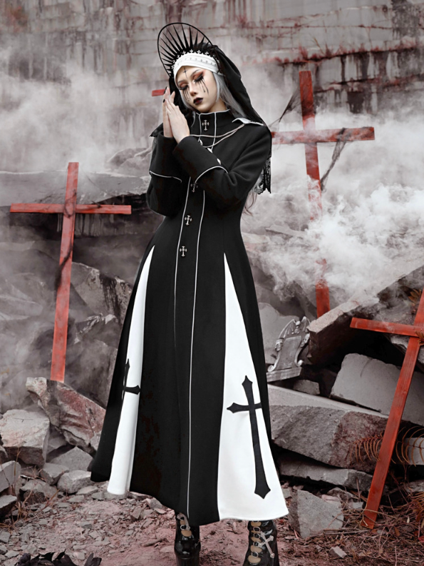 Schwarz-weißer Gothic-Wollmantel mit hohem Kragen