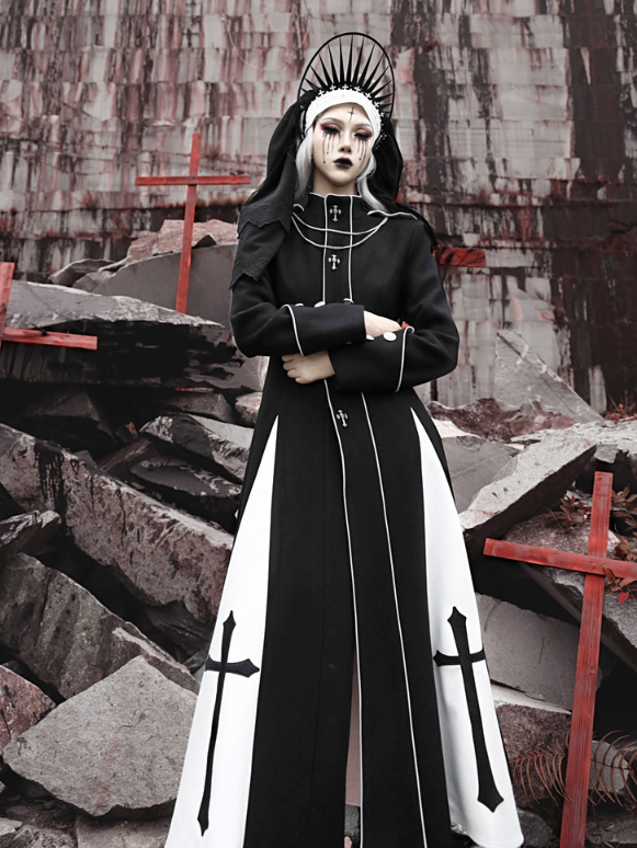 Schwarz-weißer Gothic-Wollmantel mit hohem Kragen