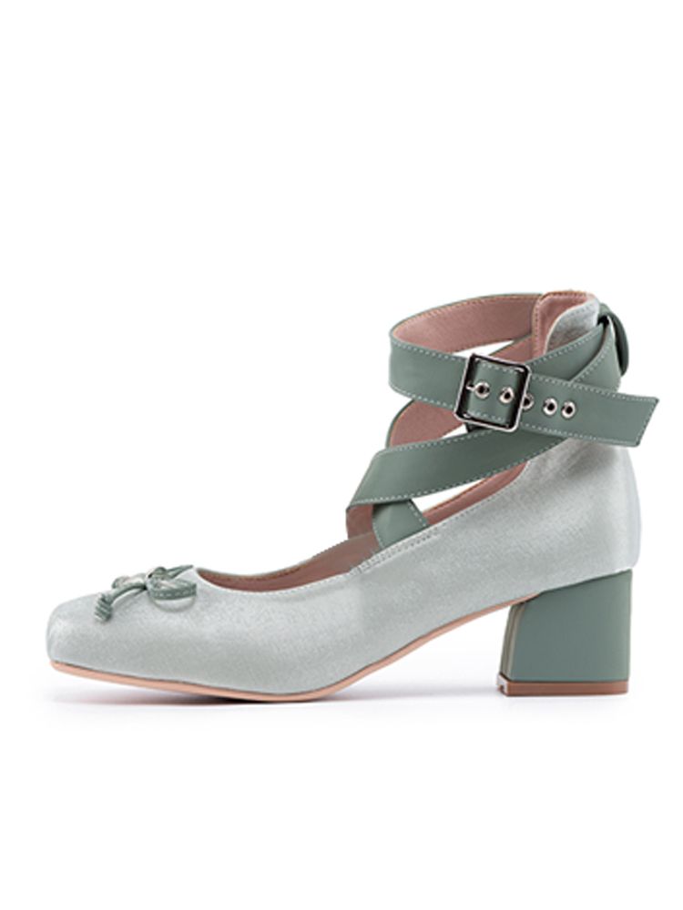Elegante Ballerinas mit Knöchelriemen in Grün aus Satin mit Wickeldesign