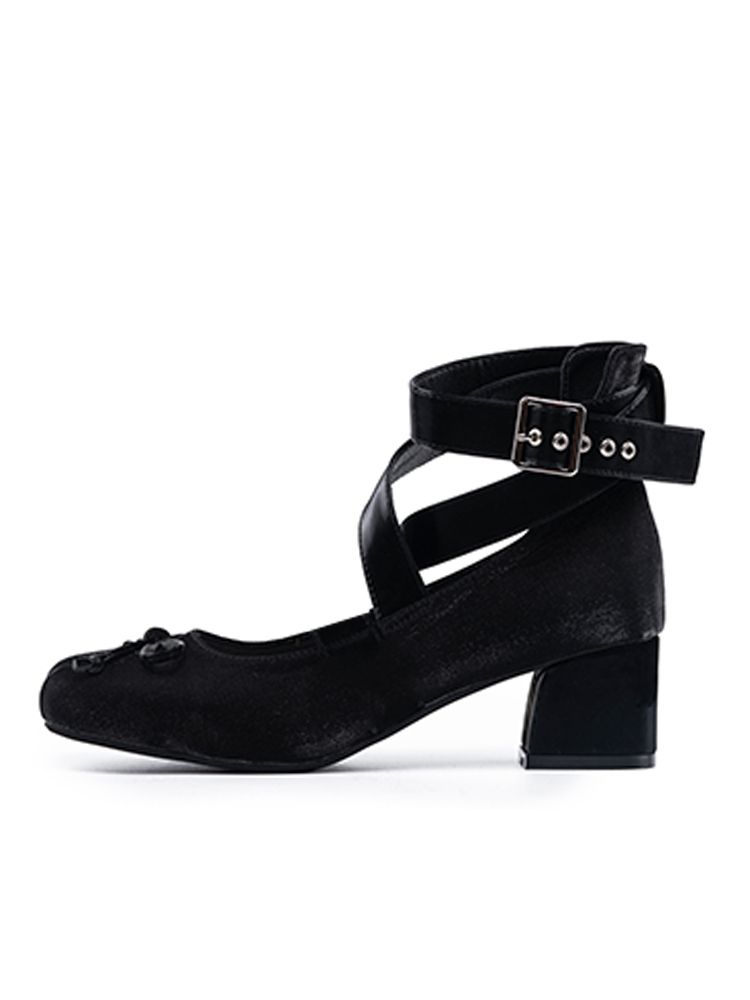 Elegante Ballerinas aus Satin mit Knöchelriemen in Schwarz