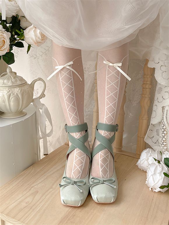 Elegante Ballerinas mit Knöchelriemen in Grün aus Satin mit Wickeldesign
