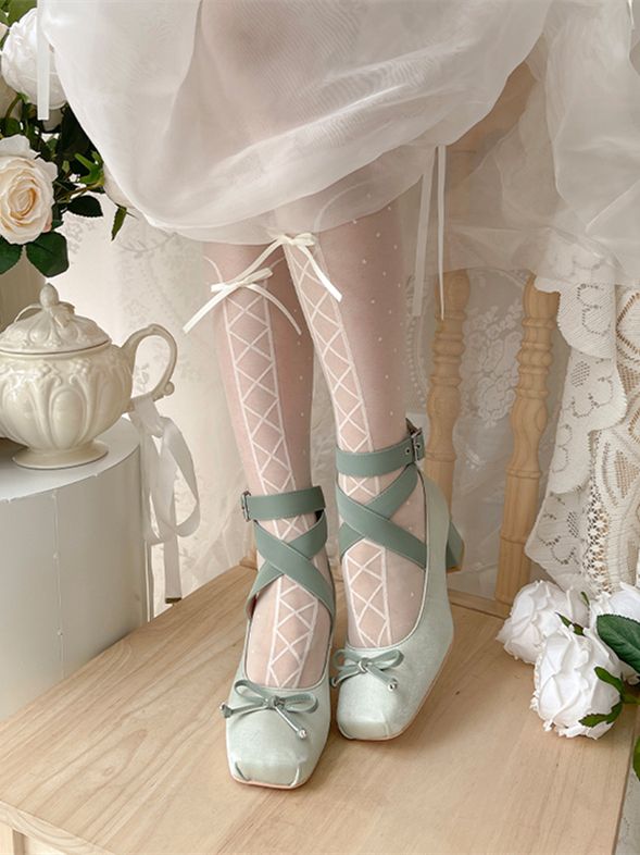 Elegante Ballerinas mit Knöchelriemen in Grün aus Satin mit Wickeldesign