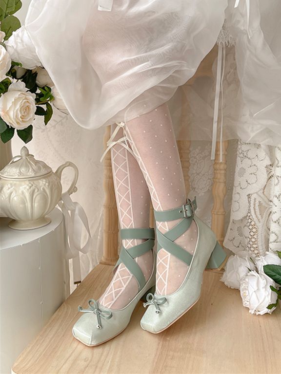 Elegante Ballerinas mit Knöchelriemen in Grün aus Satin mit Wickeldesign