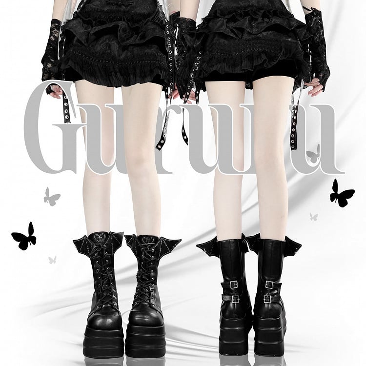 Schwarze Plateaustiefel mit Riemen und Schnürung im Bat Wings Design von Martens