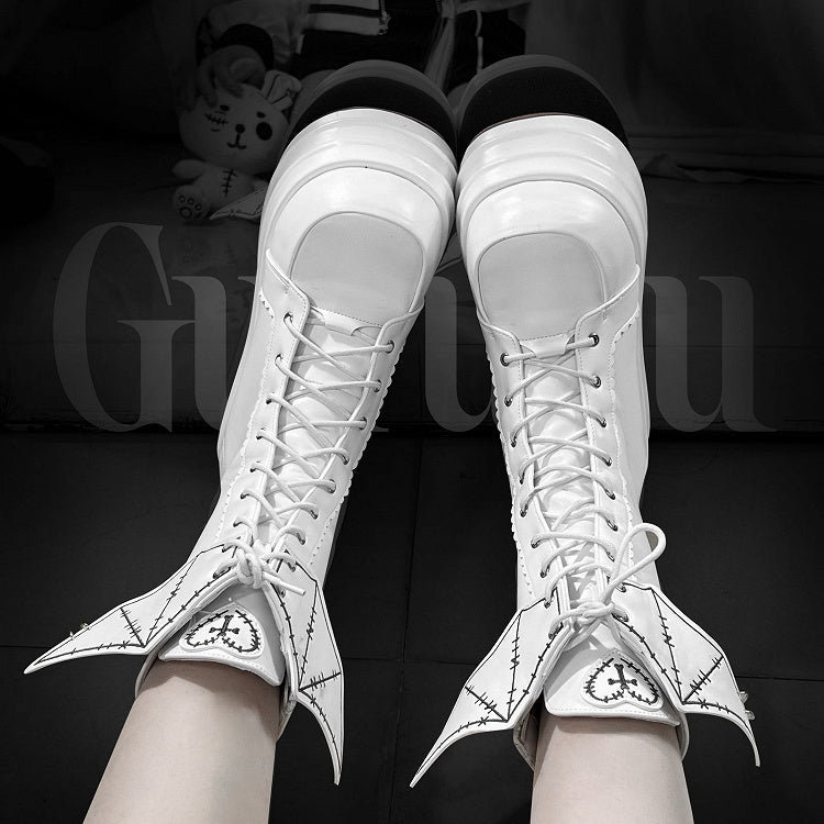 Weiße Schnürstiefel im Goth-Fledermaus-Plateau-Design mit Flügeln