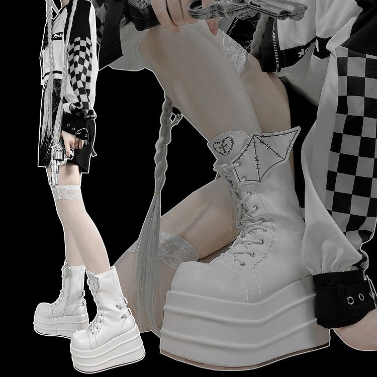 Weiße Schnürstiefel im Goth-Fledermaus-Plateau-Design mit Flügeln