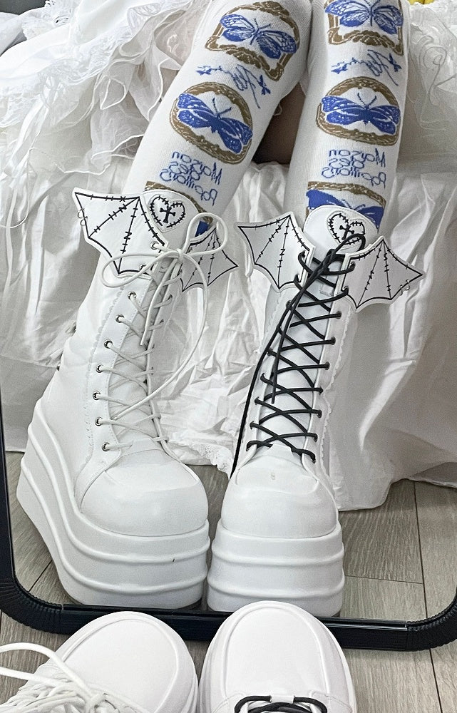 Weiße Schnürstiefel im Goth-Fledermaus-Plateau-Design mit Flügeln