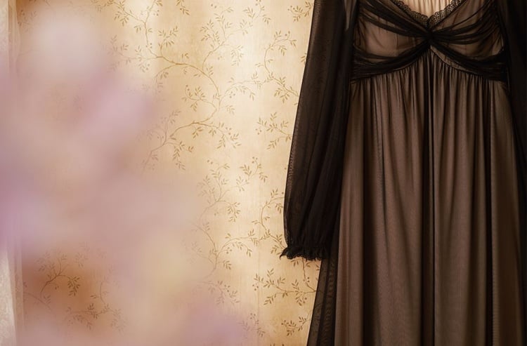 Schwarzes Vintage-Nachthemd aus Tüll mit Raffung