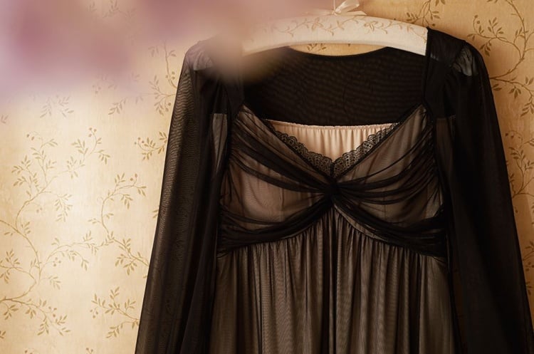 Schwarzes Vintage-Nachthemd aus Tüll mit Raffung