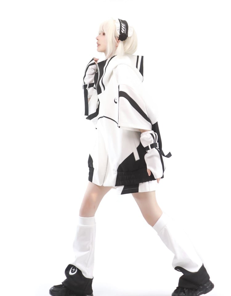 Black and White Strap Sleeves