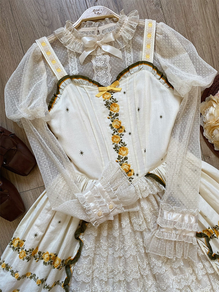 Beigefarbene transparente Bluse mit Rüschenausschnitt und Juliette-Ärmeln